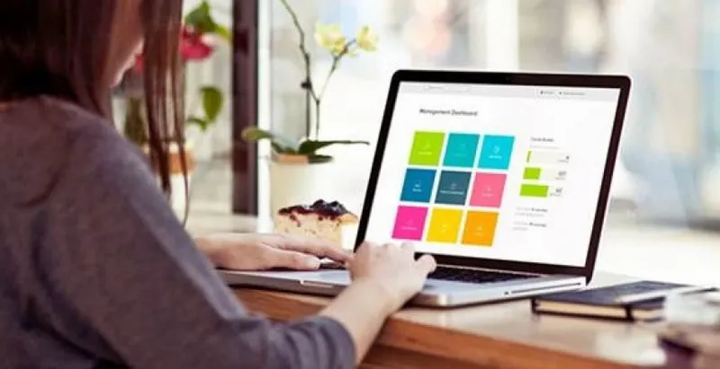 La plataforma de Wizor combina datos de salud física, salud mental, ergonomía y condiciones ambientales para construir una evaluación integral de cada trabajador.
