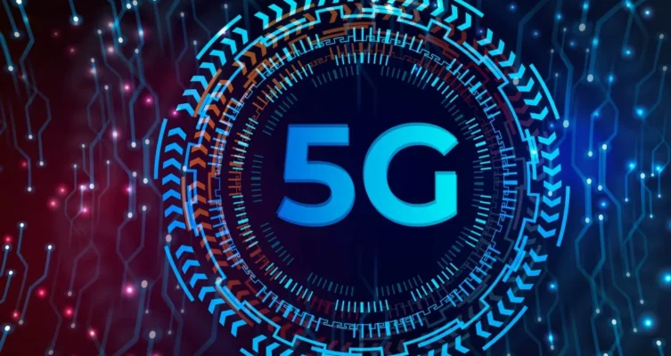 La implementación del 5G avanza en distintas regiones, acompañando la transformación digital de industrias clave.