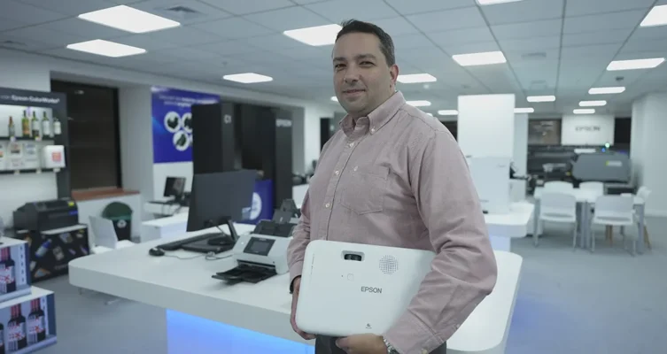 Sebastian Fernandez, Sr Product Manager de Videoproyectores en Epson Argentina