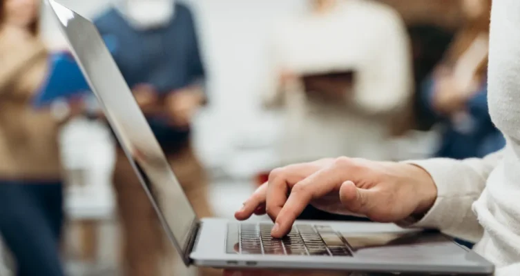 La capacitación para resellers, programada del 8 al 10 de abril, permitirá a los partners certificarse y acceder a beneficios exclusivos.