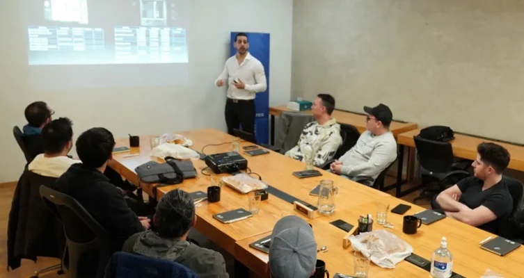 Sergio De Luca, Channel Representative en ASUS Argentina en la capacitación con New Bytes