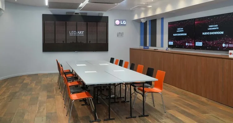Nuevo showroom en Distecna, modernizado con pantalla LG.