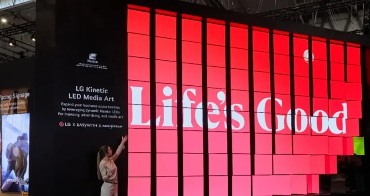 Los nuevos dispositivos de LG, que incluyen pantallas LED de alta resolución y soluciones de transmisión como Google Cast y AirPlay, ofrecen innovación y eficiencia para mejorar la experiencia del usuario y optimizar la gestión en diversos sectores.