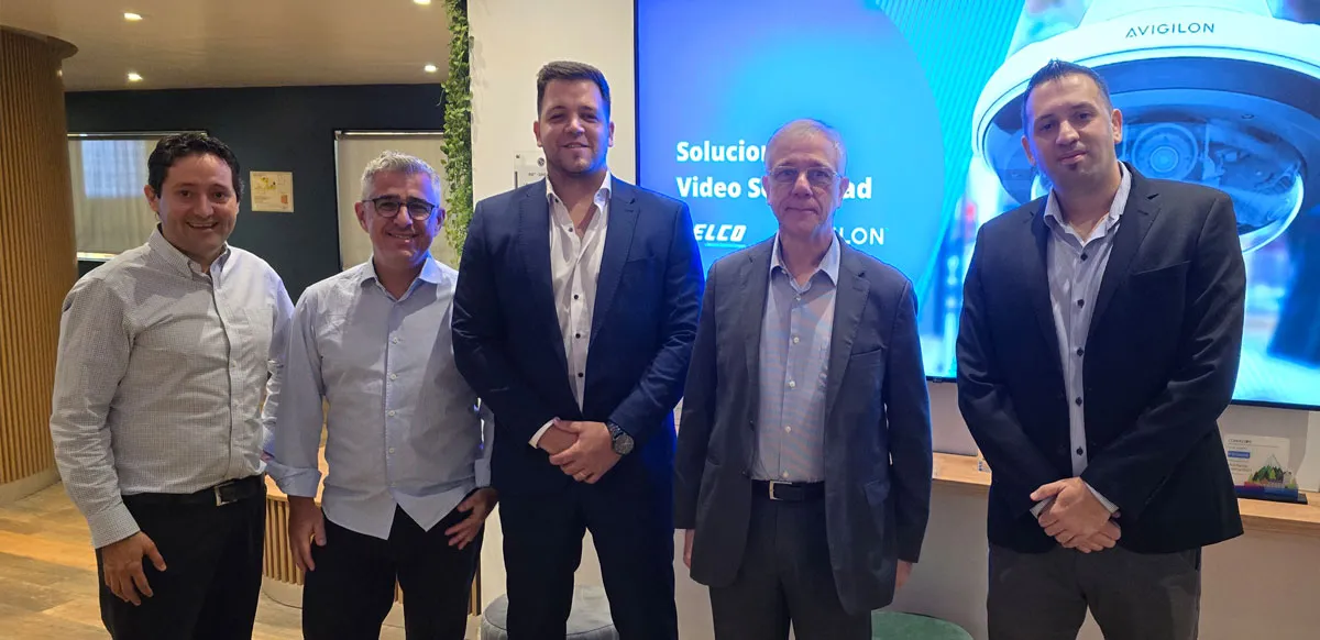 De Izq. a Der. Luis Blanco, Rodrigo Martini, José López, Matías Seoane de Motorola Solutions, junto a Emiliano Chisari de Distecna. 