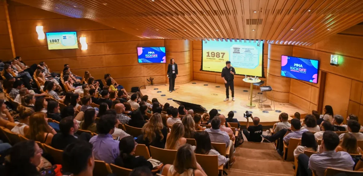 Líderes del marketing se dieron cita en el Auditorio Jacarandá de la Torre YPF para el MMA Kick Off 2025, donde reflexionaron sobre el valor de las experiencias humanas en un contexto de avances tecnológicos como la inteligencia artificial.