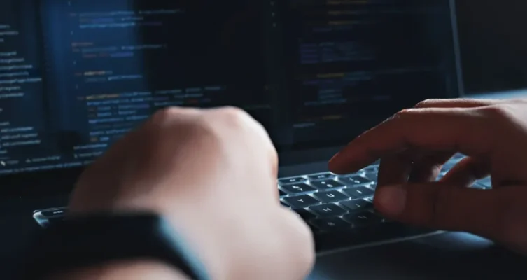 La nueva versión de Red Hat Developer Hub incluye herramientas analíticas, plugins dinámicos y capacidades de desarrollo local que mejoran la experiencia del desarrollador y aceleran la innovación empresarial.