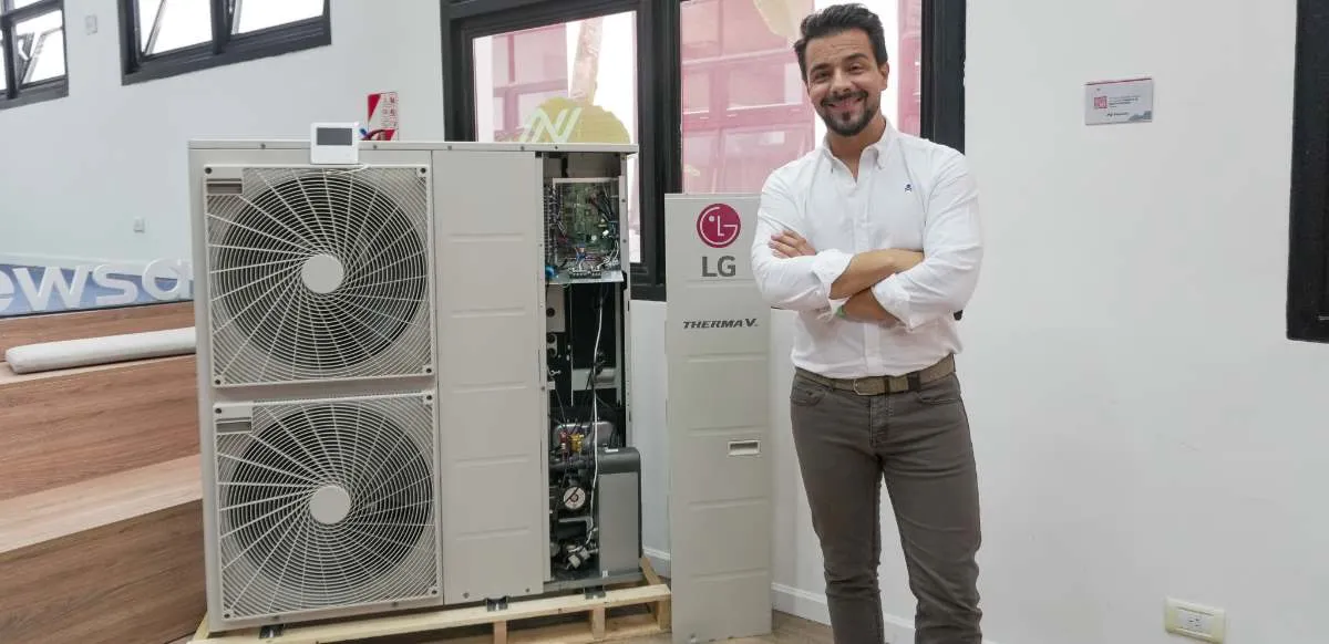 Carlos Montoya Barriga, especialista de LG España, brindó detalles técnicos del producto y resolvió dudas clave de instaladores e ingenieros.