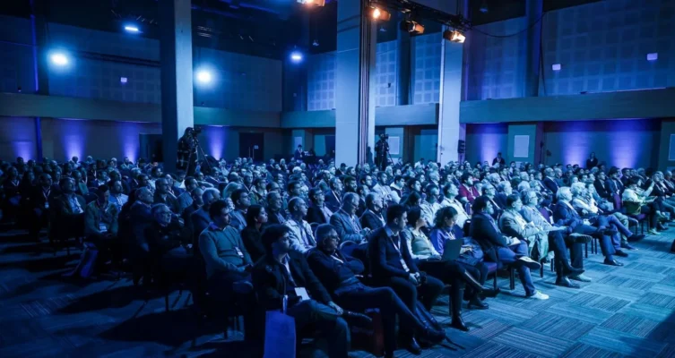 Bajo la consigna "Conectividad en evolución para la economía digital”, el evento, considerado el más importante del año para la industria