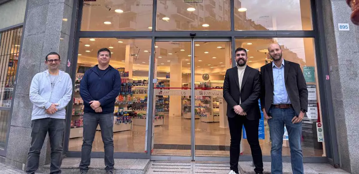 Christian Juárez Matorras y guido Sadovsky de Farma plus y Diego Piron, gerente comercial de Future Workers.