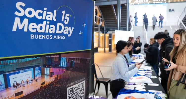 El Social Media Day Buenos Aires celebró su 15ª edición en la Usina del Arte con más de 1.200 asistentes presenciales y una agenda enfocada en inteligencia artificial, marketing de contenidos y estrategias digitales para 2025.
