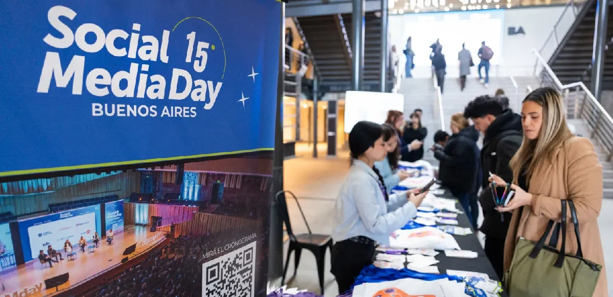 El Social Media Day Buenos Aires celebró su 15ª edición en la Usina del Arte con más de 1.200 asistentes presenciales y una agenda enfocada en inteligencia artificial, marketing de contenidos y estrategias digitales para 2025.