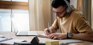 Los cursos ofrecidos por Google a través de Coursera incluyen contenidos prácticos y certificados que avalan las nuevas competencias adquiridas.