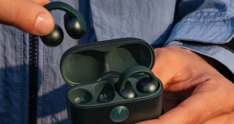 moto buds loop, los primeros auriculares abiertos de la marca con tecnología Sound by Bose, diseñados para ofrecer una experiencia de audio superior y adaptarse a diferentes estilos de vida.