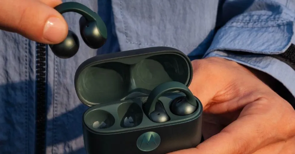 moto buds loop, los primeros auriculares abiertos de la marca con tecnología Sound by Bose, diseñados para ofrecer una experiencia de audio superior y adaptarse a diferentes estilos de vida.