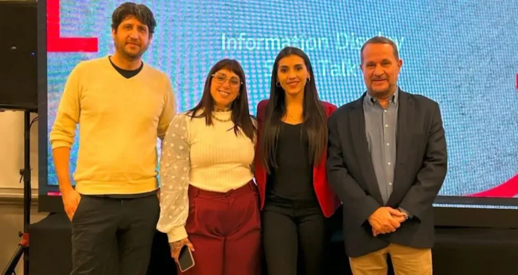 Leonardo Caraci, Belén Parodi y Debora Sabrina Espindola de Distecna, junto a Fernando Andina de LG.