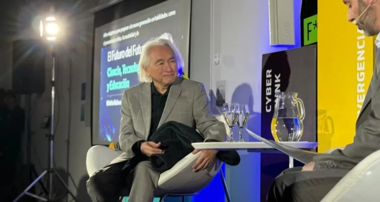 Michio Kaku propone repensar la vida desde la computación cuántica.