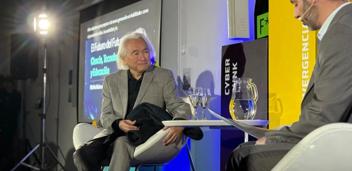 Michio Kaku propone repensar la vida desde la computación cuántica.