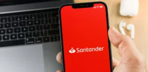 El despliegue de ChatGPT Enterprise alcanzó a 15.000 empleados en Europa y América en solo dos meses, uno de los lanzamientos más rápidos del mundo, y se espera llegar a 30.000 usuarios antes de fin de año.