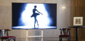 La firma implementa cartelería digital y sistemas de comunicación innovadores que transformarán la experiencia de visitantes y artistas.