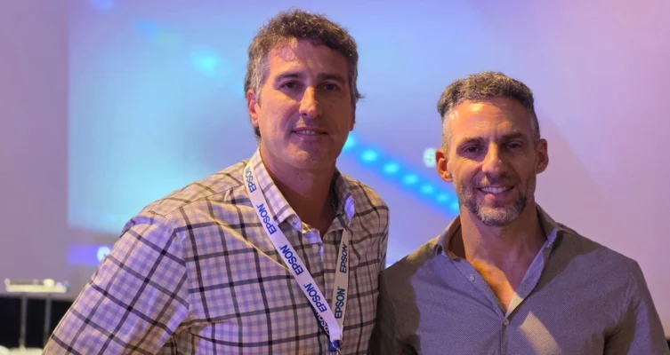Pablo Kasjan, Head of Consumer para Argentina, Paraguay y Uruguay en Epson, junto a Maximiliano Figueroa, Ejecutivo de Cuentas del canal mayorista de Epson Argentina.