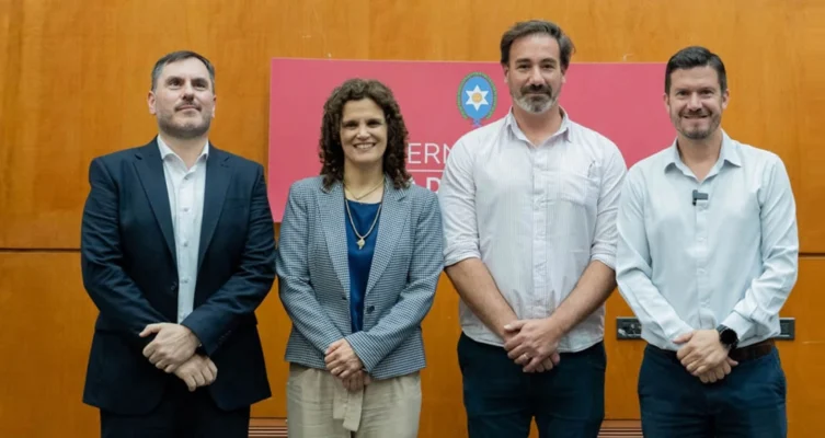 En el acto de entrega de antenas, realizado el pasado martes 21 de octubre, participaron Cristina Fiore, ministra de Educación, Cultura, Ciencia y Tecnología de Salta; Martín Güemes, secretario de Modernización; Carlos Rosso, intendente de General Güemes; y por parte de ORBITH, Diego Rodi, Gerente Comercial Corporativo; y Nicolás Vuga, Service Manager; además de representantes de las escuelas beneficiadas.