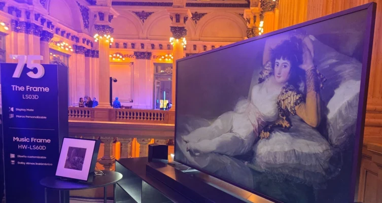 También se presentó el elegante The Frame LS03D de 75”, con display mate y marcos personalizables que lo transforman en una auténtica obra de arte para el hogar.