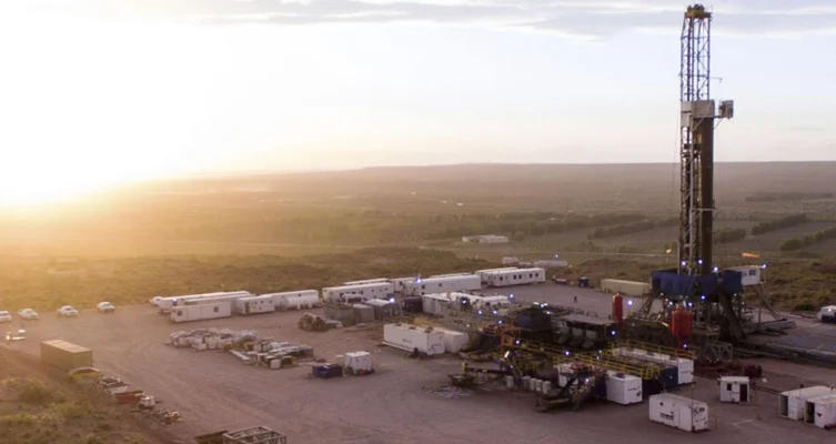 El desarrollo de Vaca Muerta genera una demanda sin precedentes de servicios de construcción especializada, obligando a las pymes del sector a reinventarse tecnológicamente para mantener su competitividad y apoyar el desarrollo de nuestro país.