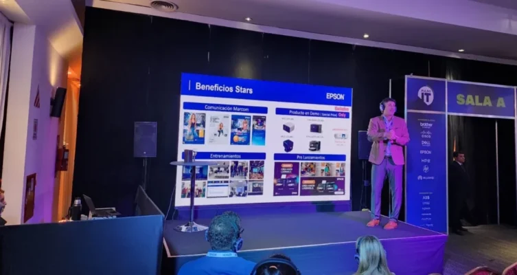 Pablo Kasjan, Head of Consumer para Argentina, Paraguay y Uruguay en Epson durante su presentación