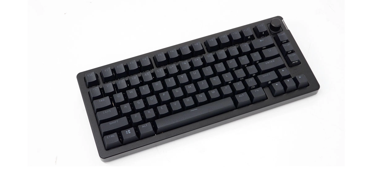 Este teclado se puede usar de forma inalámbrica vía dongle USB o por Bluetooth.