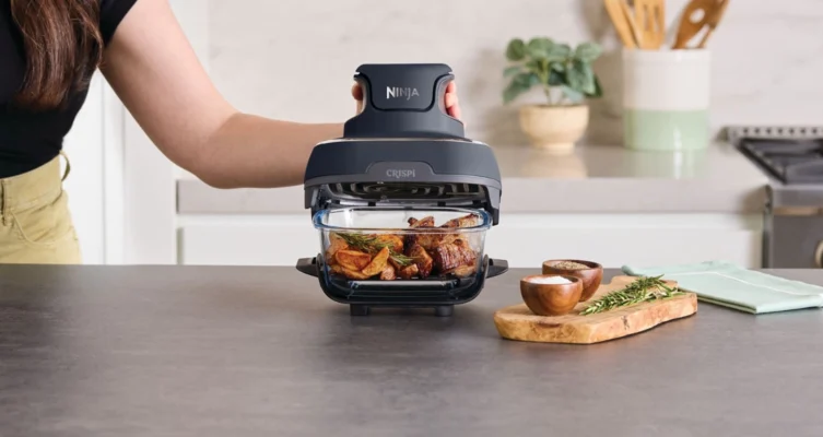 Ninja CRISPi, una freidora de aire portátil que llega al país.