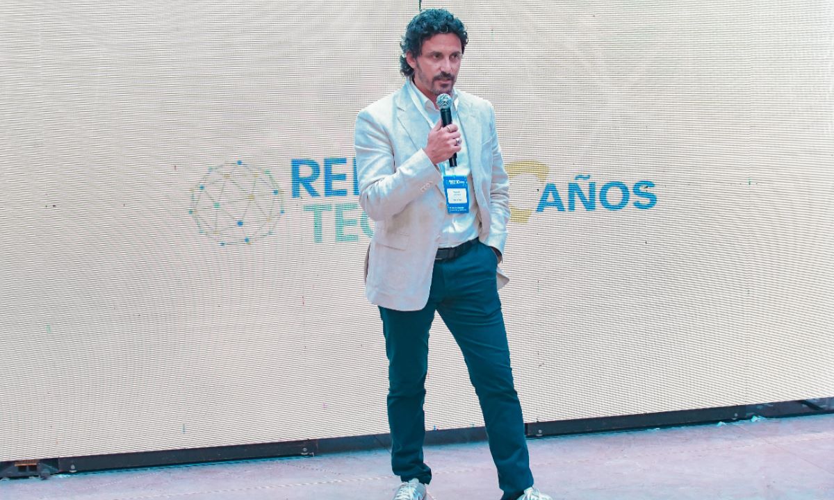 Facundo Latorraca, gerente general de Red In Tech. La compañía fue reconocida por Logitech como Service Partner of the Year por su enfoque integral en soluciones de videocolaboración.