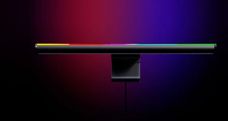 El equipo incluye barra de luz, controlador RF, control remoto multifunción, tarjetas del producto y cable de carga, con materiales PC, ABS y aluminio, y una garantía de dos años.