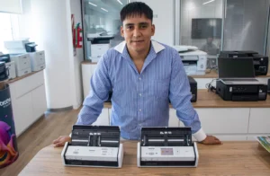 Según explica Patricio Andueza, Gerente de Producto P&S de Brother, la propuesta de valor se centra en un diseño portátil, fácil de mover entre la oficina y el hogar, ideal para escritorios compartidos o entornos donde el equipo debe guardarse con frecuencia.