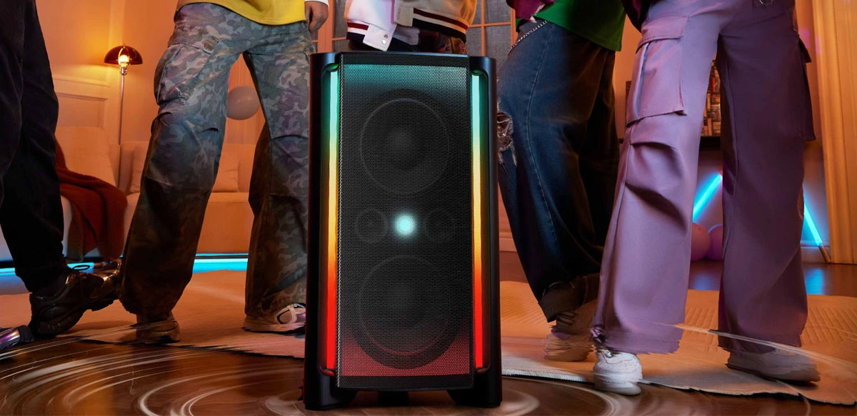 El parlante TP300K incorpora Bluetooth 5.4, True Wireless Stereo (TWS) y Party Link para enlazar múltiples parlantes.