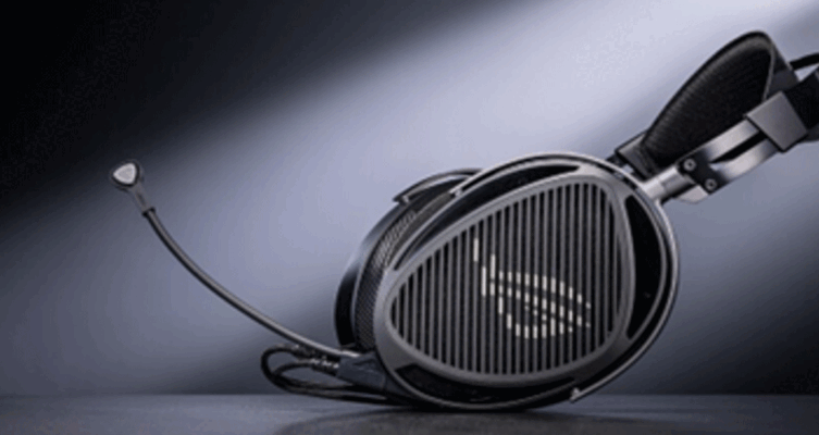 Los auriculares cuentan con una estructura metálica robusta, diadema ajustable en ocho posiciones y almohadillas de espuma viscoelástica, disponibles en cuero sintético, tejido y terciopelo.