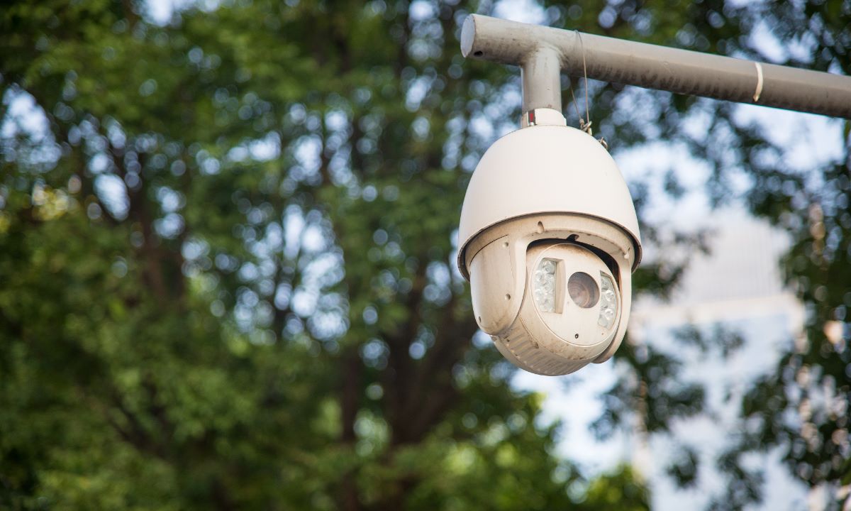 Instalar más cámaras no garantiza mayor seguridad: sin conectividad, analítica inteligente y gestión efectiva, la videovigilancia urbana pierde impacto real.