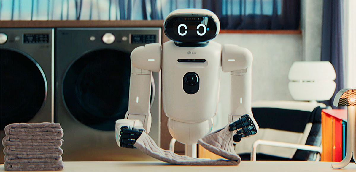 En términos de diseño, LG CLOiD cuenta con una cabeza inteligente, un torso con dos brazos articulados y una base con ruedas de navegación autónoma.