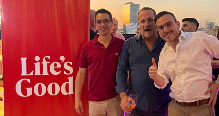 Por parte de LG Argentina, participaron Fernando Andina, Sales Manager de Information Display; Emanuel Galarza, Key Account Manager; y Federico Hasenbalg, Especialista en Preventa, quienes compartieron un balance del año y los ejes estratégicos de cara al futuro.