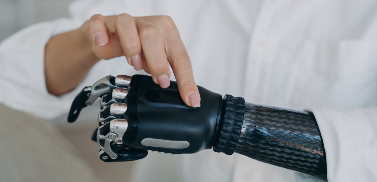 La tecnología implantable revoluciona la medicina y plantea nuevos riesgos digitales.