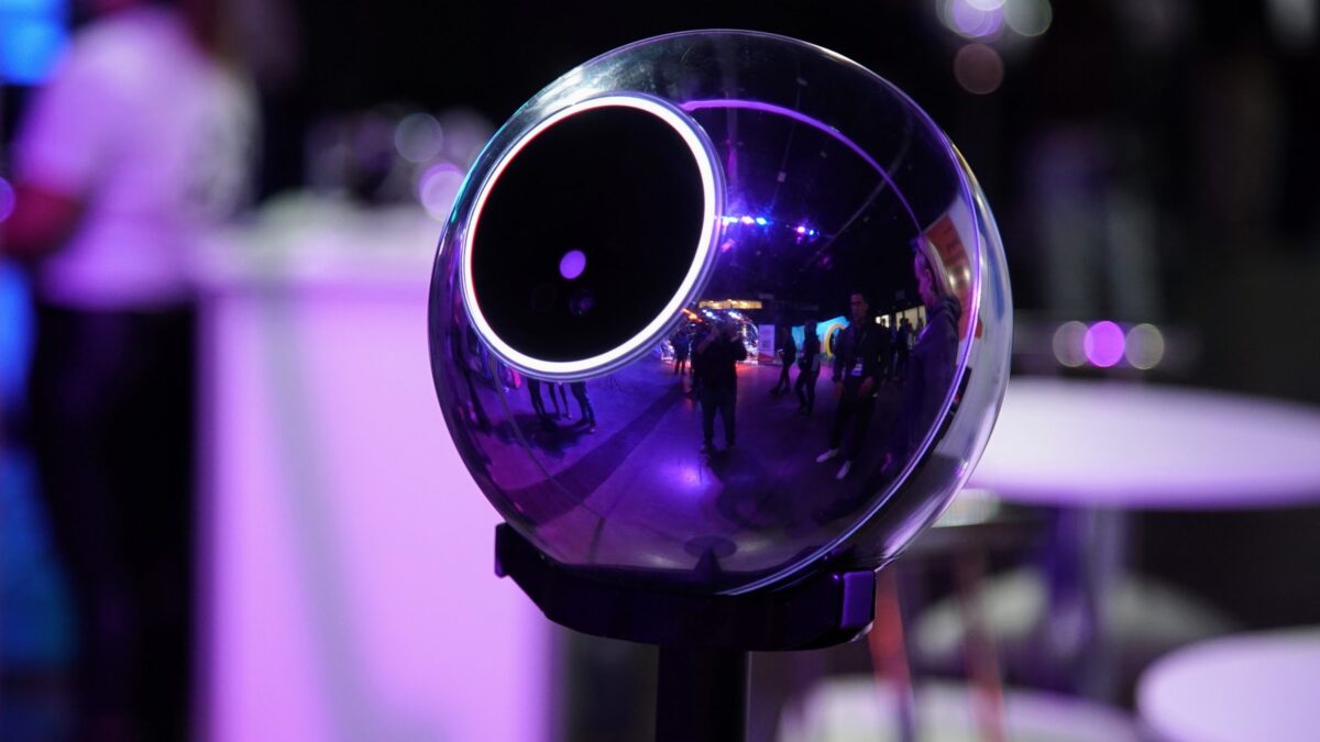 La evolución de World, antes Worldcoin, busca reducir barreras de acceso a servicios digitales a través de World ID y una infraestructura abierta.