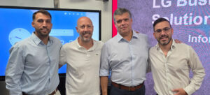 De izq. a der. Lucas Trecarichi (LG), Fernando Guerschuny (Seytech) Martín Raffaelli (Seytech) y Emanuel Galarza (LG).