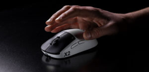 El dispositivo estrena SUPERSTRIKE, una tecnología pendiente de patente que reemplaza los microinterruptores tradicionales por un Sistema de Disparo Inductivo Háptico (HITS).