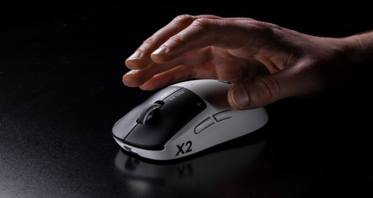 El dispositivo estrena SUPERSTRIKE, una tecnología pendiente de patente que reemplaza los microinterruptores tradicionales por un Sistema de Disparo Inductivo Háptico (HITS).