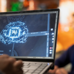 La presión por adoptar inteligencia artificial obliga a los CIOs a equilibrar innovación, gobernanza y seguridad para evitar sobrecostos y fracasos en los proyectos tecnológicos.