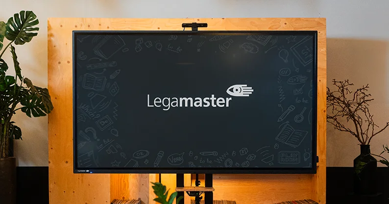 El mayorista incorpora pizarrones, monitores interactivos y soluciones de señalización digital de Legamaster.
