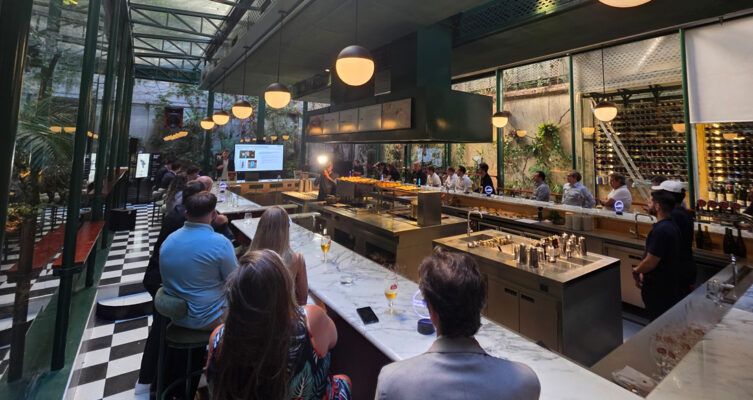 Evento de Samsung en Tegui Barra, con la asistencia de clientes, partners y distribuidores.