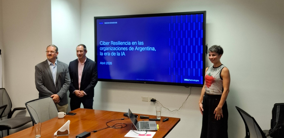 Juan Malizia, Consultor Especialista en Ciber-Resiliencia de Dell Technologies para Latinoamérica, Marcelo Garaffa, arquitecto de soluciones en Dell Technologies y Virginia Marega, Latin America Thought Leadership Program Lead and Content Strategy.