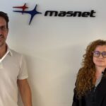 Lucas Marengo, Responsable de Marcas y Negocios y Belén Fucks, Product Manager de Cartelería Digital de LG en Masnet.