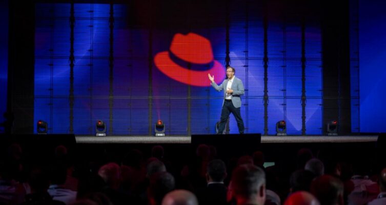 ARSAT recibe el Premio a la Innovación de Red Hat por su transformación tecnológica.