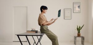 Herramientas integradas para monitorear el consumo de las aplicaciones, optimizar la conexión y evitar cargos en el plan de datos.